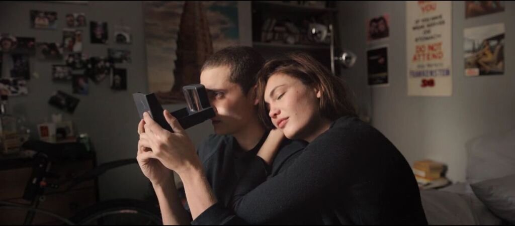 По этим кадрам хорошо видна разница в градусе напряжения в сценах фильма.