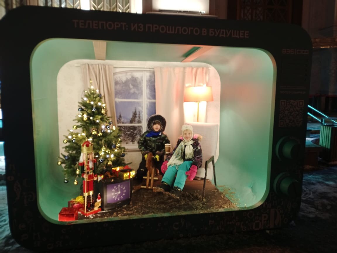 Дети в телевизоре))) 