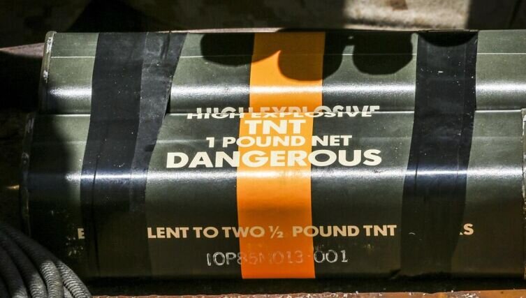    Как используют взрывчатку в мирных целях? Фото: Cpl. Robert Reeves, общественное достояние