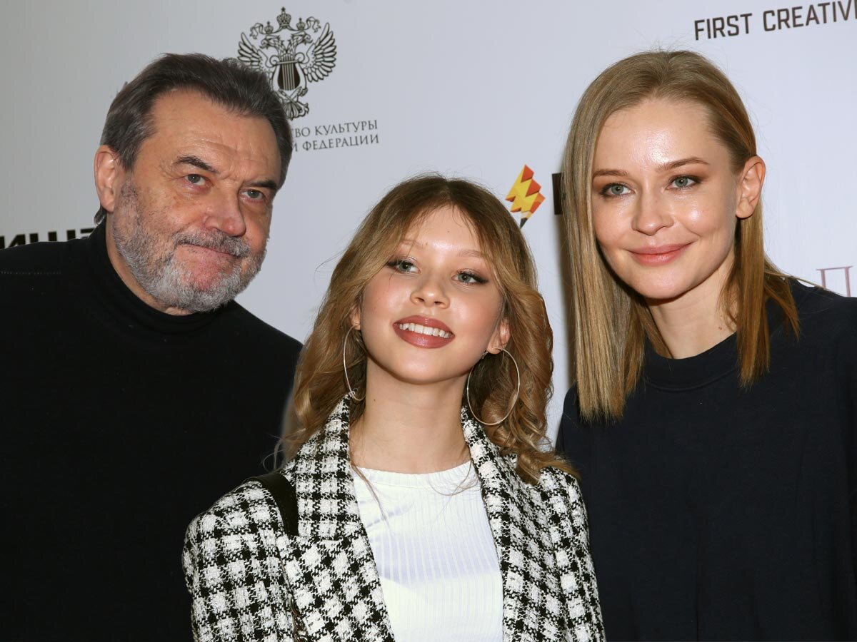 Анна с родителями