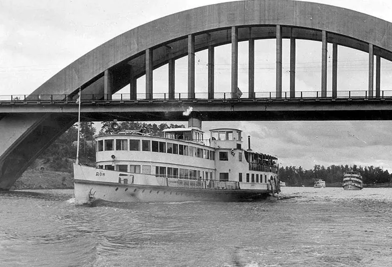 Здравствуйте, дорогие товарищи! Сегодня я начну со знаменательной, для всех адекватных людей, даты!-5