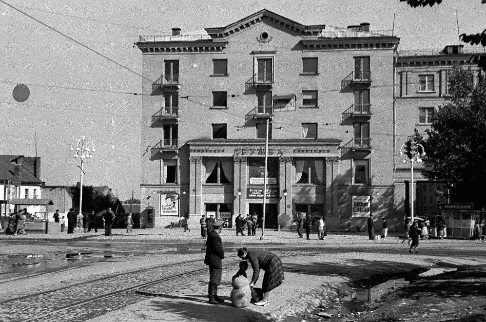 Здравствуйте, дорогие товарищи! Сегодня я начну со знаменательной, для всех адекватных людей, даты!-7