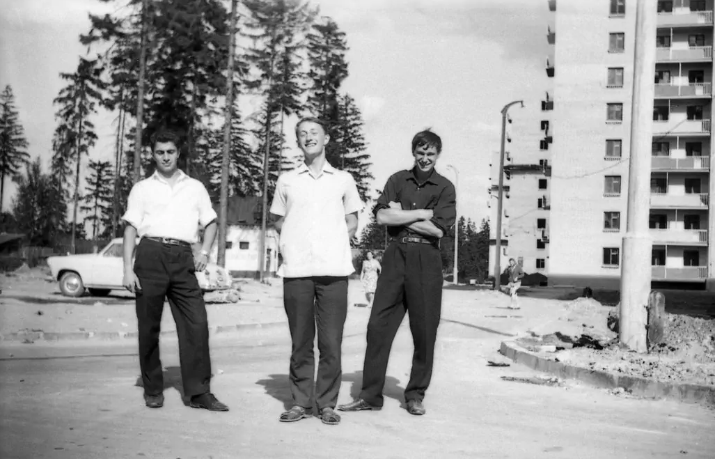 Здравствуйте, дорогие товарищи! Сегодня я начну со знаменательной, для всех адекватных людей, даты!-9