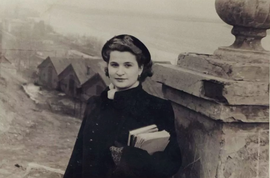 Здравствуйте, дорогие товарищи! Сегодня я начну со знаменательной, для всех адекватных людей, даты!-6