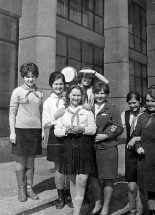 Здравствуйте, дорогие товарищи! Сегодня я начну со знаменательной, для всех адекватных людей, даты!-14