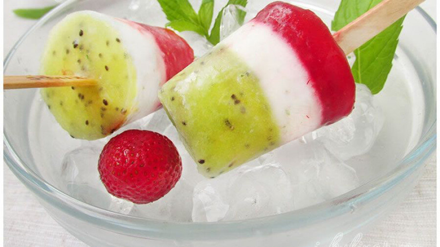 Фруктовый лед. Ягодный щербет мороженое. Вкусный фруктовый лед. Мороженое клубничный сорбет. Мороженое в домашних фруктовый лед.