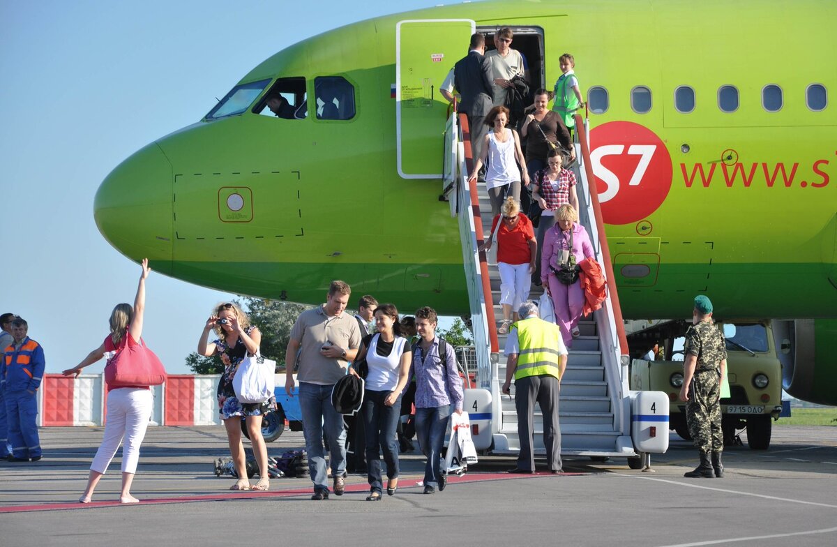 Рейс авиакомпании s7. Самолет Севен 7. Самолёты авиакомпании s7 Airlines. Авиакомпания s7 1992. Самолет авиакомпании Джей Севен.