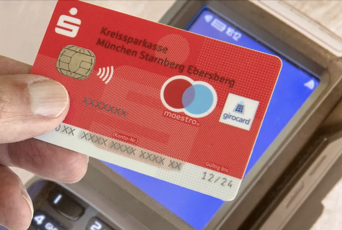 
Это способ открыть счет в германии без прописки. Чтобы добиться этого нужно иметь актуальные немецкие документы или визу, а также подтвердить проживание в Германии, попросту предоставить адрес. Плюс необходимо будет предоставить email, номер вашего телефона и паспорт.