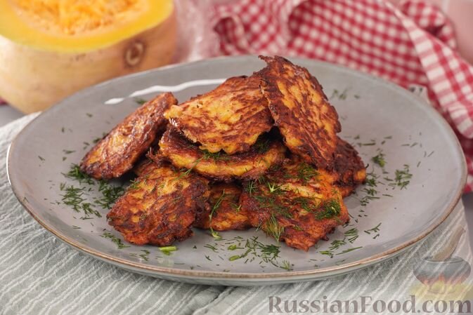 тыква, колбаса варёная, яйца, масло сливочное, мука, соль, перец чёрный молотый, масло растительное