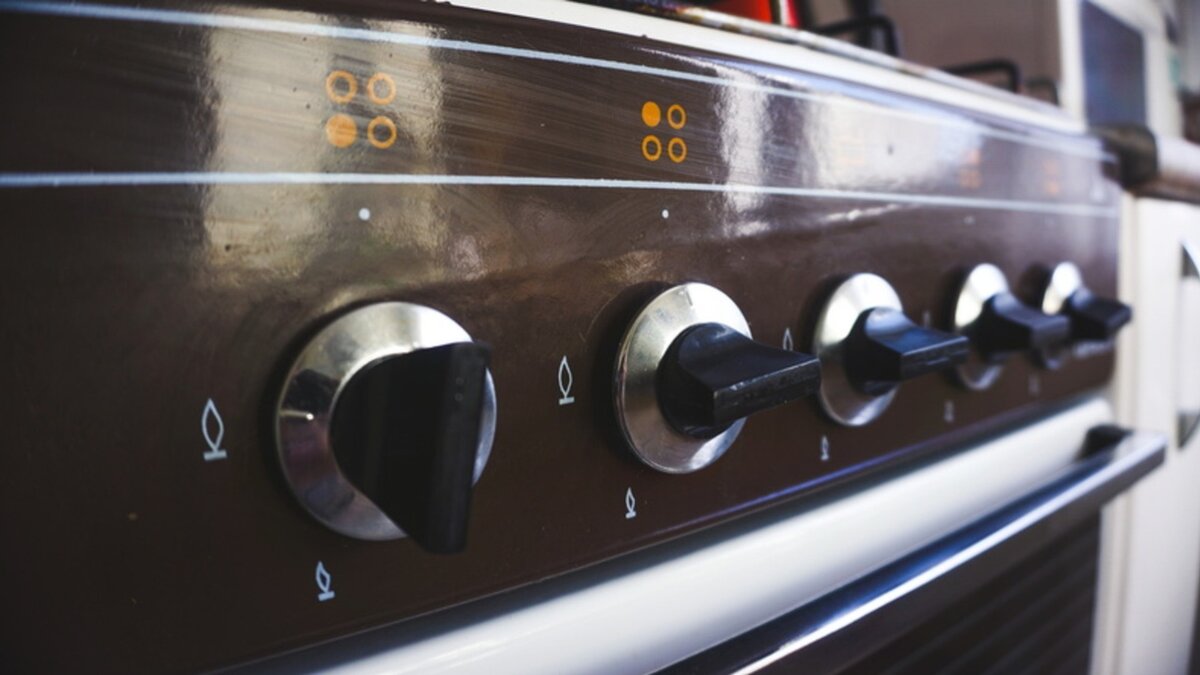     Трехлетняя малышка погибла из-за сломанной электроплиты, которую купил ее дядя в Уссурийске. Девочку ударило током.