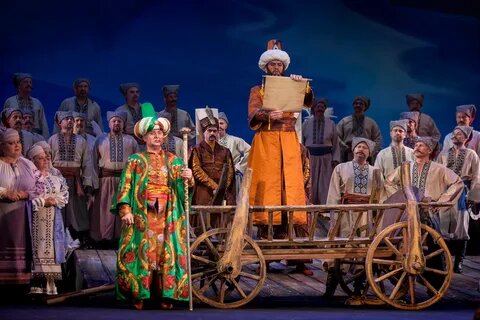 Сцена из оперы "Запорожец за Дунаем". Национальный академический театр оперы и балета Украины имени Тараса Шевченко.