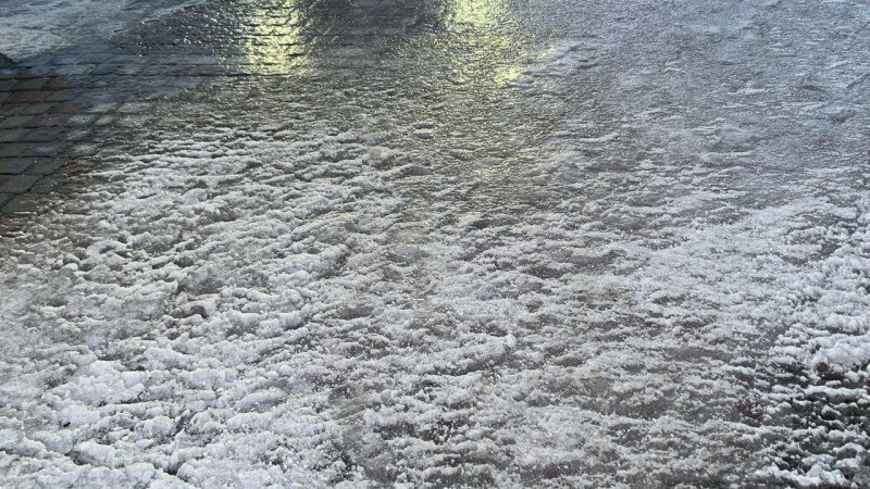     Гололедица в центре Барнаула. Предоставлено altapress.ru