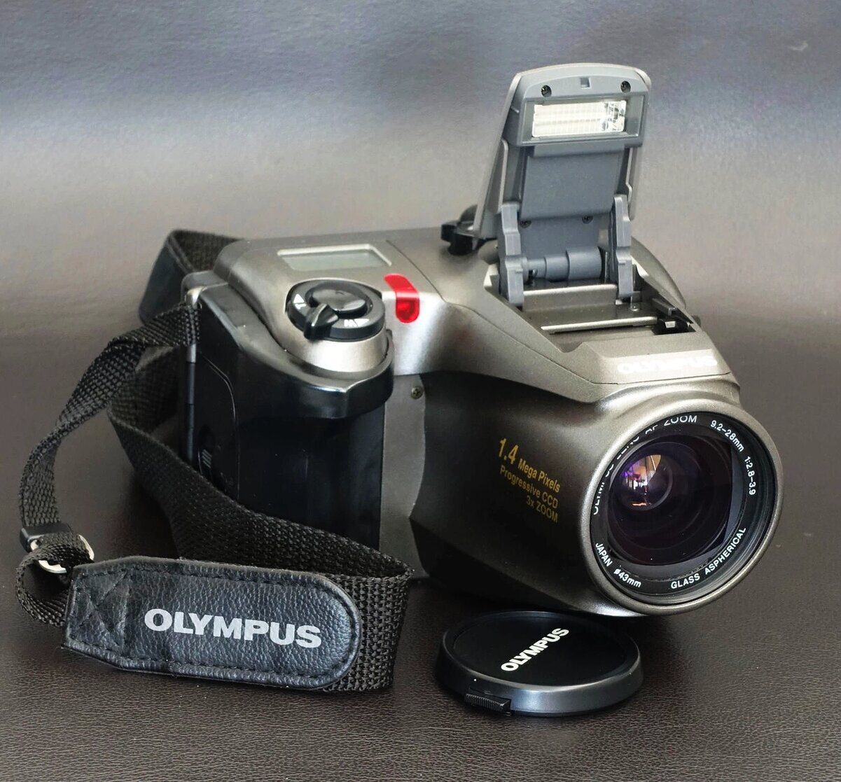 Olympus CAMEDIA C-1400L. Фото: custom-images.strikinglycdn.com