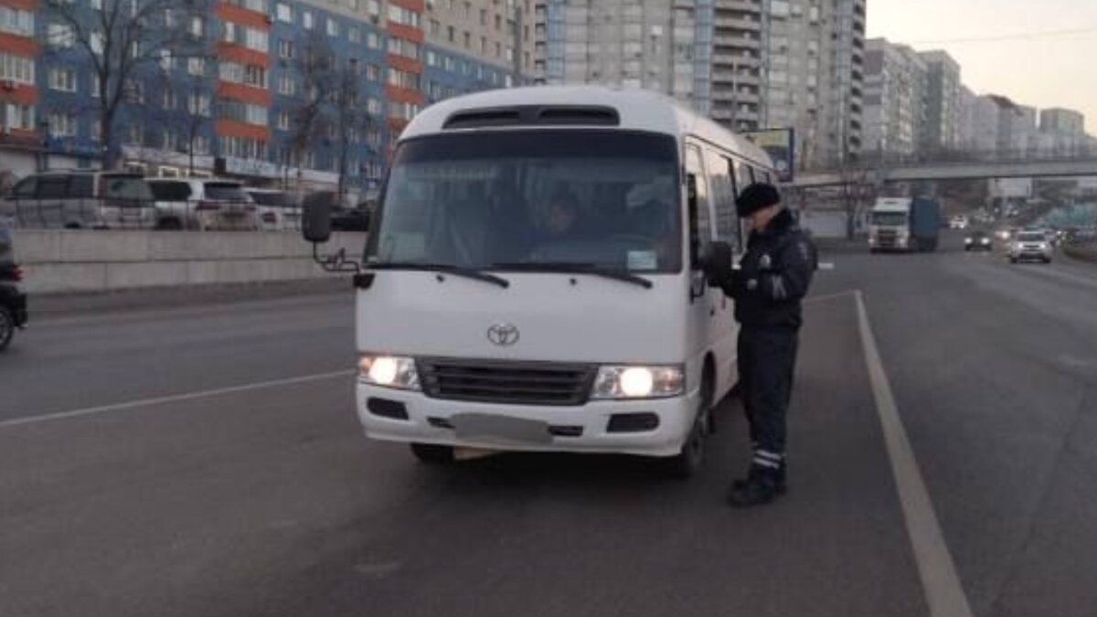     Резонансная драка водителей-мигрантов во Владивостоке вызвала мощную реакцию полиции. Правоохранители проводят операцию «Автобус» — за ее первый день к административной ответственности привлекли уже 17 человек.