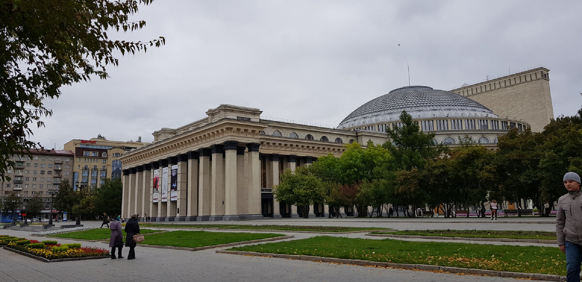 Театр оперы и балета-визитная карточка Новосибирска