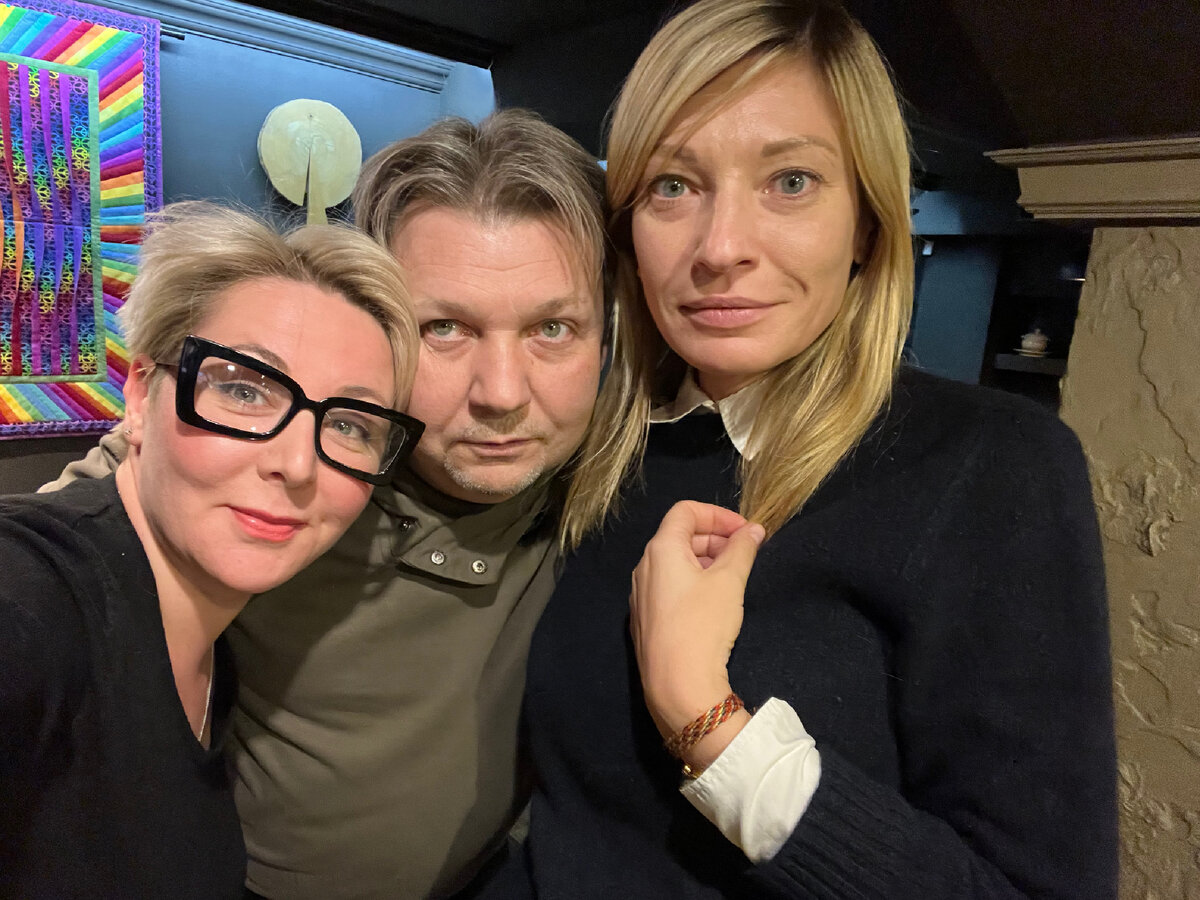 С актером театра «Красный Факел» Олегом Майборода и Еленой