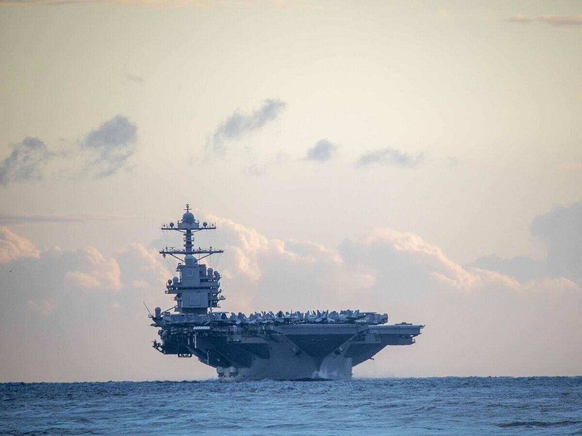 Авианосец ВМС США "Джеральд Форд" проходит Гибралтарский пролив© Фото : U.S. Navy / Petty Officer 2nd Class Malachi Lakey