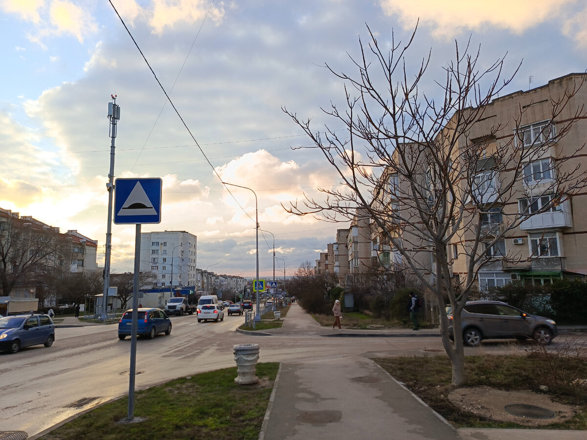 Бело-сине-красные облака, довольно патриотично