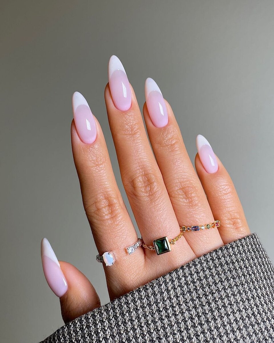 Ванильный френч из аккаунта Sansungnails