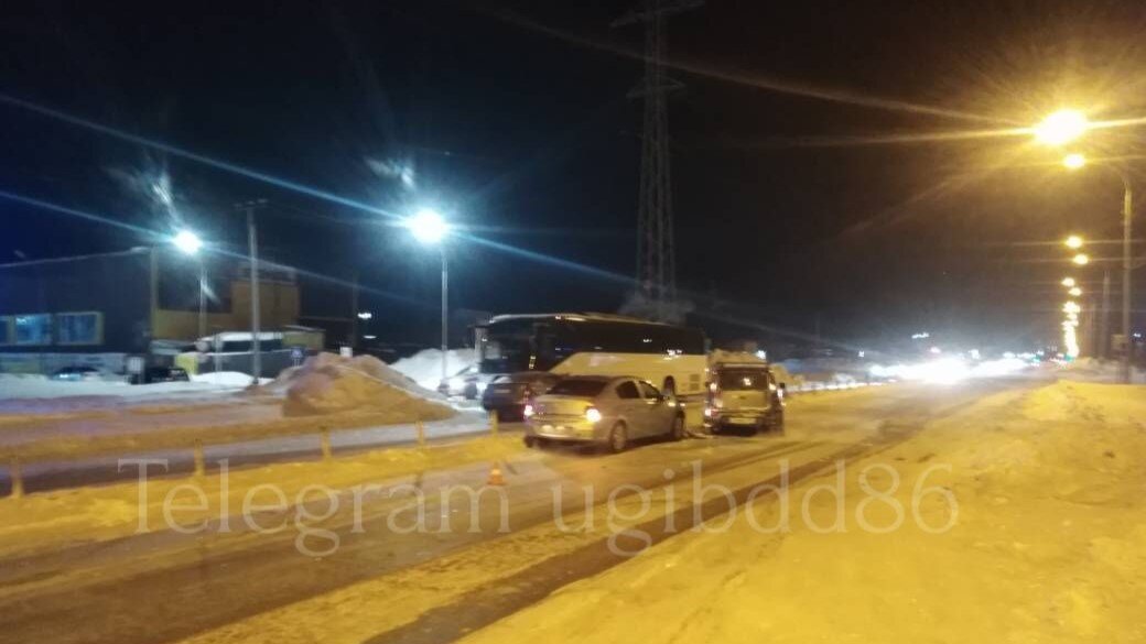   В Нижневартовске в ДТП столкнулись 4 автомобиля