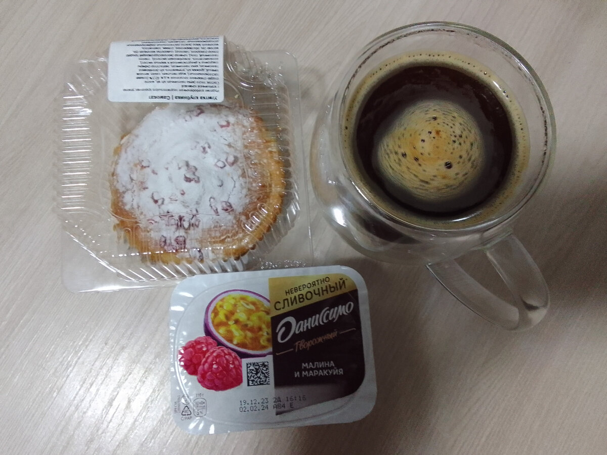 С добрым утром жизнь. Проснулись доброе утро. Начинается новый день. Утро начинается с улыбки. Выражения про радость жизни.