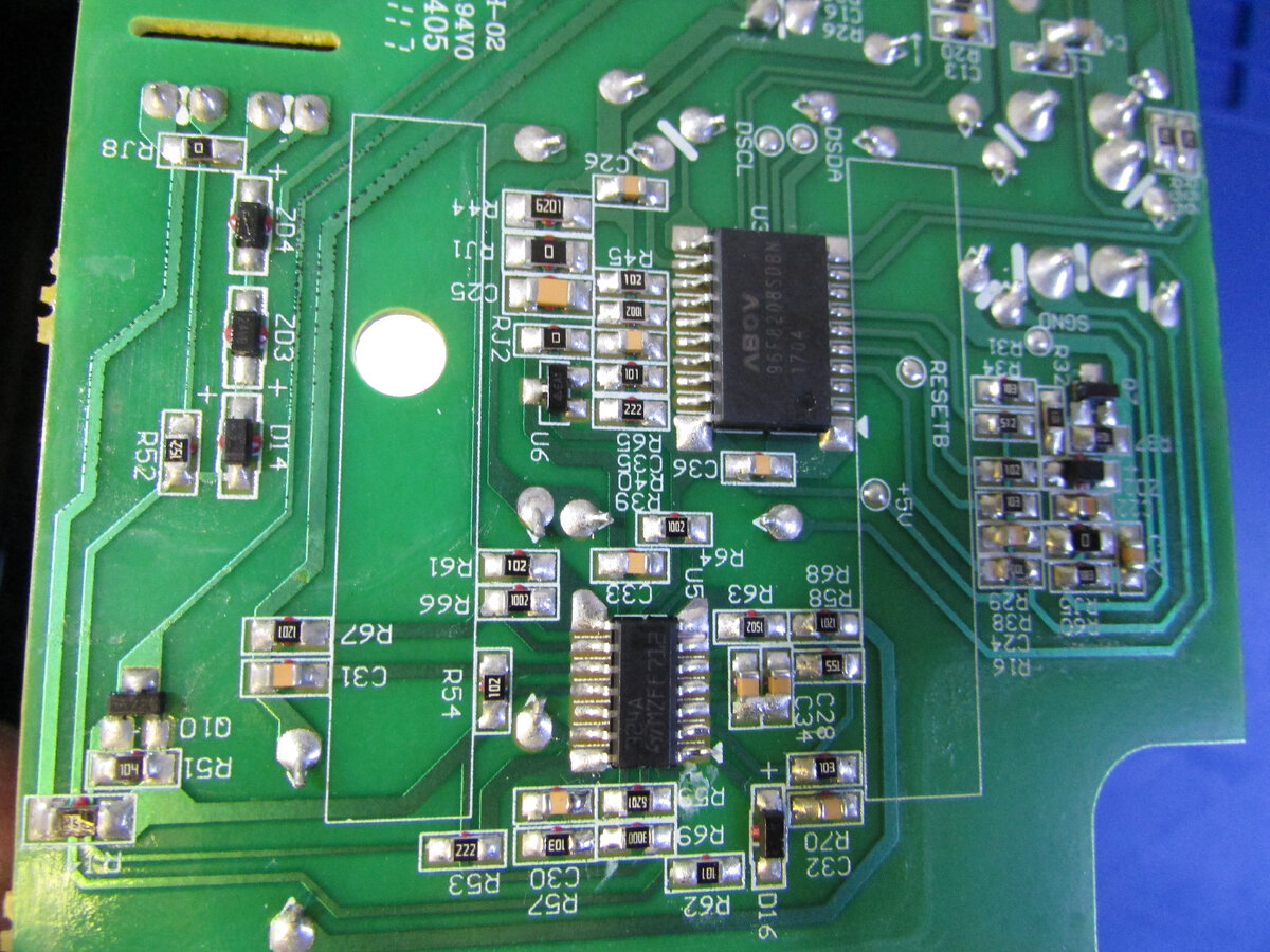 Зарядка для сяоми редми 9. Самсунг зарядка выключенного телефона. Почему телефон сам выключается. Наводки от телефона. Redmi включается и выключается.