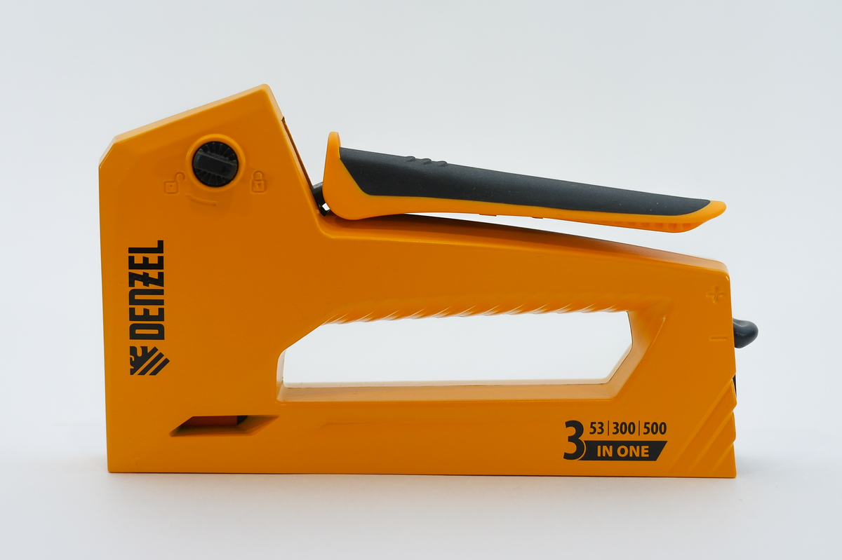 В этом обзоре мы рассмотрим мебельный степлер Denzel 40214, который подходит для скрепления листовых материалов: фанеры, ДВП, ДСП, оргалита, а также для фиксации пленки и теплоизоляционного материала-4