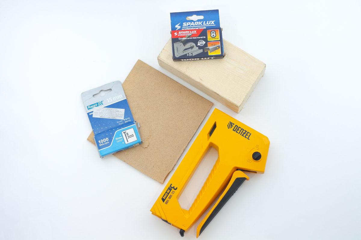 В этом обзоре мы рассмотрим мебельный степлер Denzel 40214, который подходит для скрепления листовых материалов: фанеры, ДВП, ДСП, оргалита, а также для фиксации пленки и теплоизоляционного материала-7