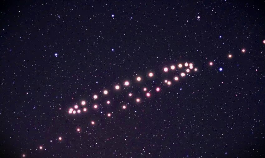 Видимое ретроградное движение Марса по небу. Наложение снимков, сделанных с интервалом в неделю. Источник: NASA