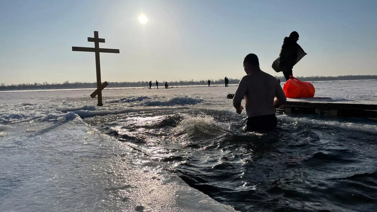     Морозы, продержавшиеся всего три дня, отступят из Волгограда 19 января, как раз в праздник Крещение Господне. Это обещает не только Гидрометцентр России, но и другие погодные сервисы.