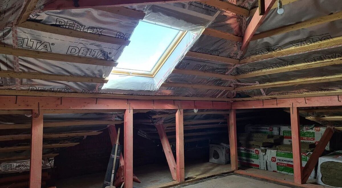 Моя кровля: мансардное окно, дорогая пароизоляция, массивные подпорки