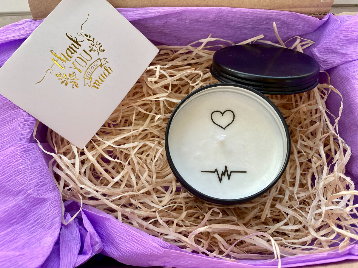 недавно придумала наносить рисунок на поверхность. когда свеча горит, рисунок плавает :) 