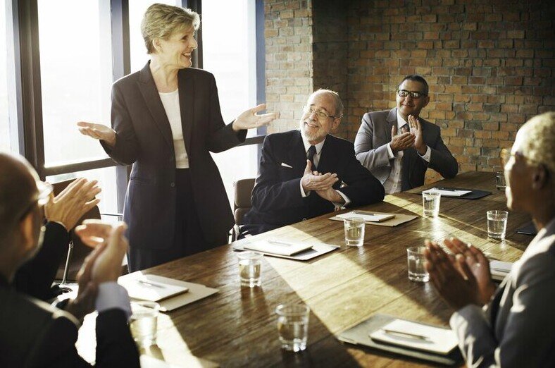 Речь дам с лидерскими способностями красива, понятна, грамотна, незамысловата