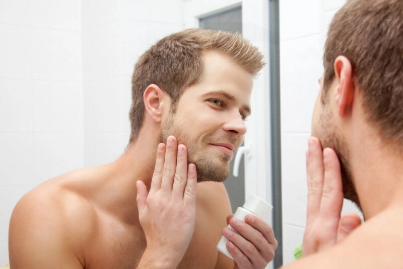 Зачем мужчинам брить. Мужчина после бритья. Мужчина бреется. Мужское лицо. Бритья для мужчин.