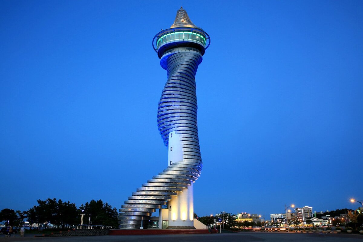 Источник изображения -https://happylove.top/uploads/posts/2023-08/1692952060_happylove-top-p-sokchkho-yuzhnaya-koreya-krasivo-24.jpg