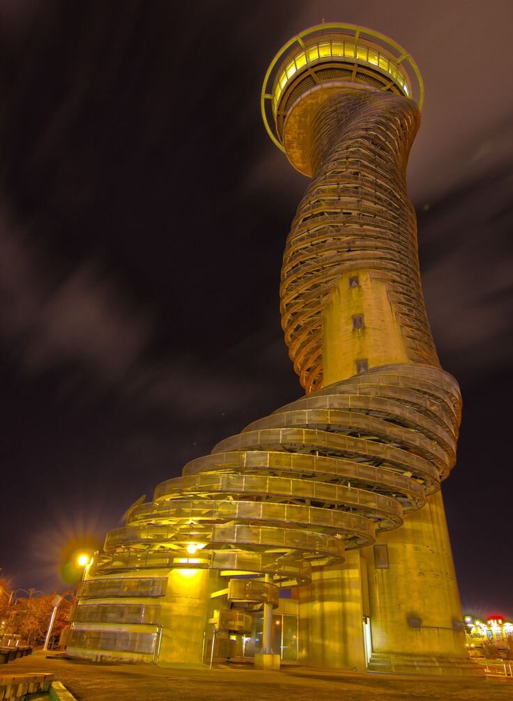 Источник изображения - https://i.pinimg.com/736x/f3/be/fe/f3befe85537c57f47767cb064555b351--house-architecture-amazing-architecture.jpg