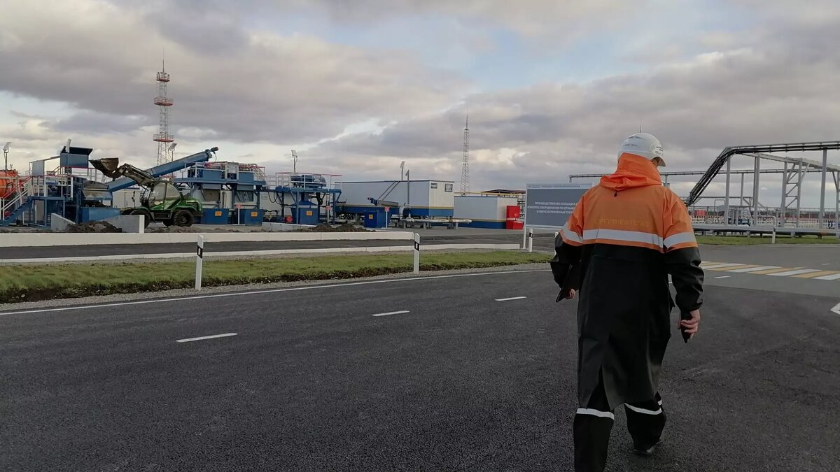    В новый год «Сургутнефтегаз» вошел со старыми проблемами — жалобы вахтовиков на урезанные часы и невыплату премий, текучка кадров и судебные разбирательства из-за задержки индексации. Муксун.fm узнал, чем отпугивает нефтянка специалистов и как сотрудники борются за свои права.