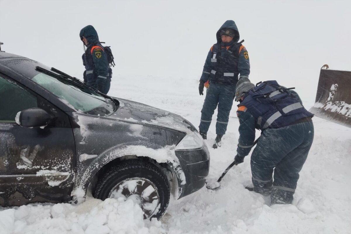 Что делать, если вы попали в снежный плен на трассе? | Автосправочная /  Avtospravochnaya | Дзен