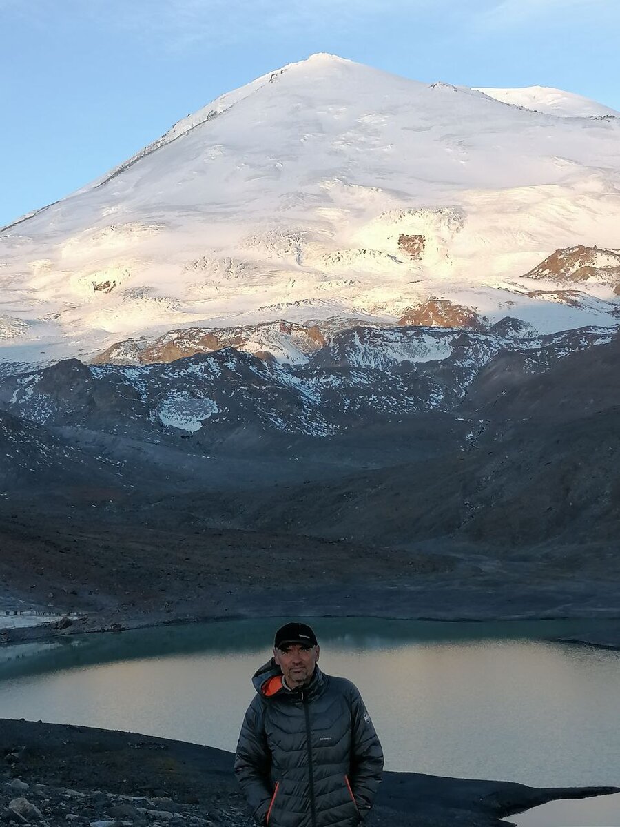 Рассвет у озера Глаз Джинна. Северное Приэльбрусье.