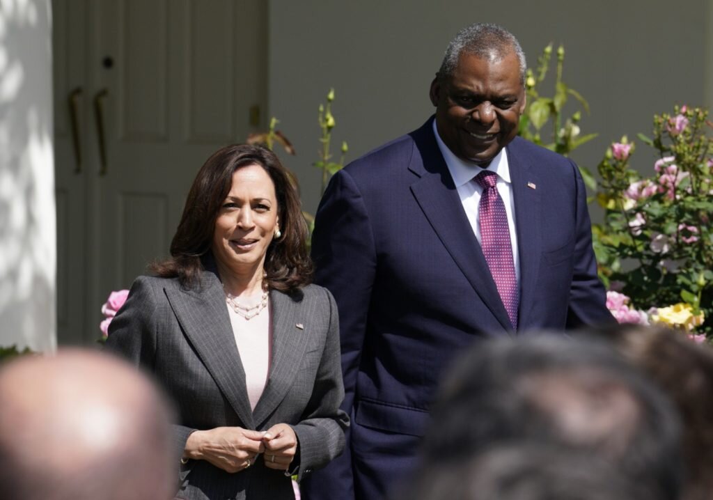    Вице-президент США Камала Харрис и министр обороны США Ллойд Остин (19.05.2022 г.). Стрингер / РИА Новости