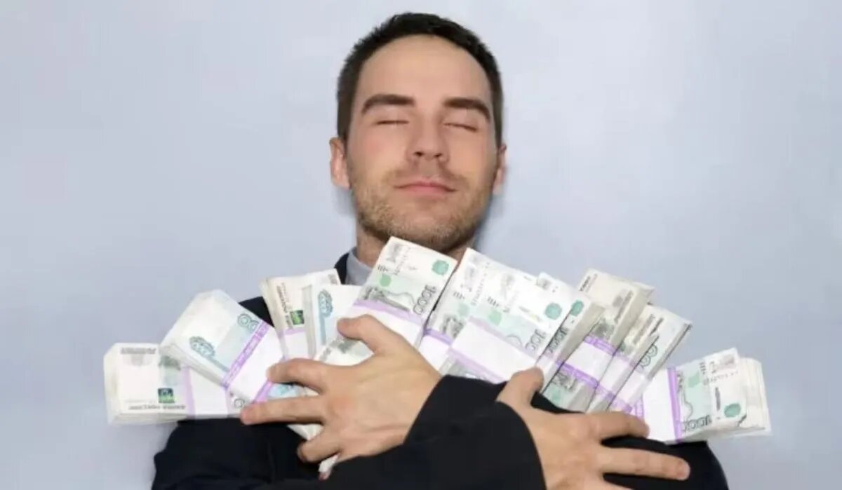 Мужчина с деньгами. Источник: sterlegrad.ru Автор фото: Иван Егоров 