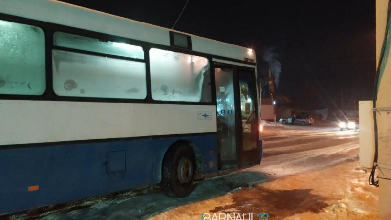     Жители Барнаула возмущены поведением водителей общественного транспорта. Barnaul 22