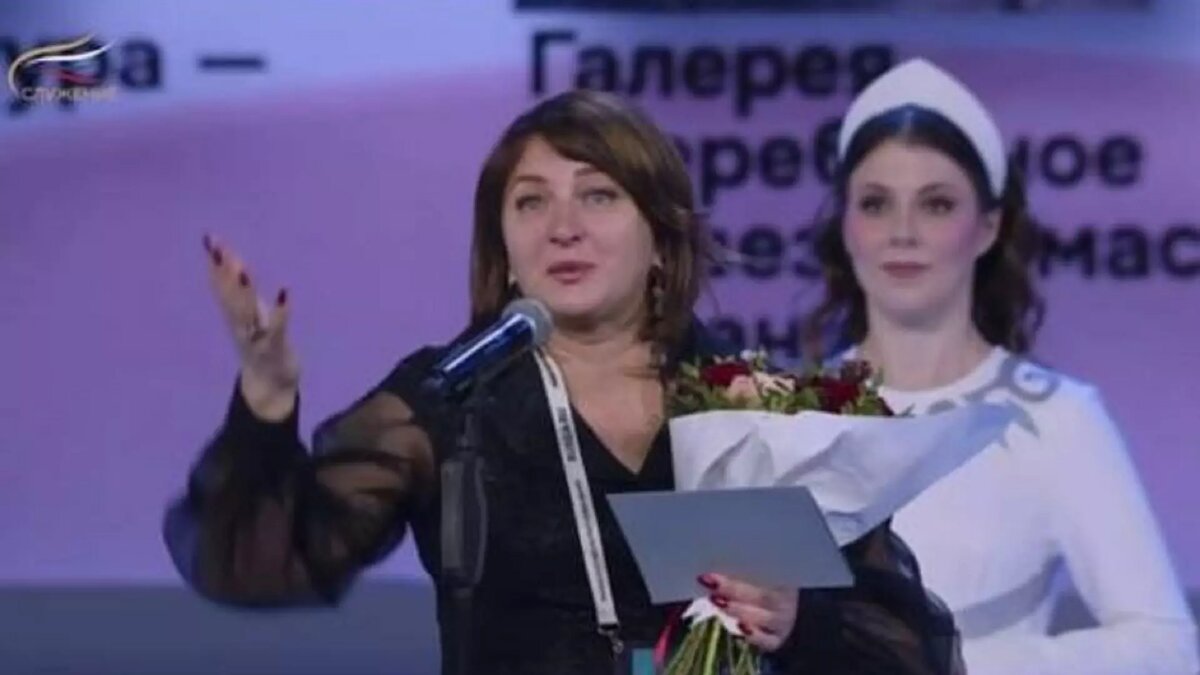     Глава Хакасии поздравил Алтайский район и лично его главу Ирину Войнову со вручением всероссийской муниципальной премии «Служение», сообщает пресс-служба Валентина Коновалова.