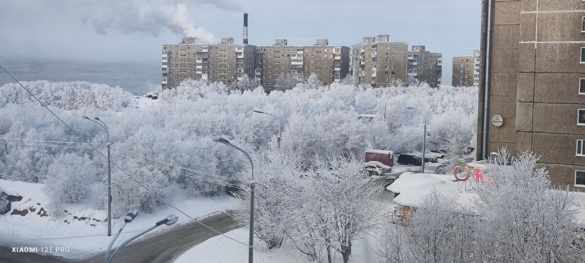 За окном 