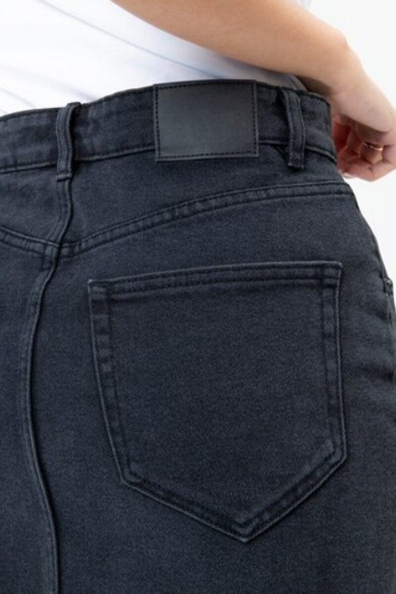    Перед загрузкой джинсов в стиральную машинку, их нужно вывернуть наизнанкуФото: freepik.com/author/rawpixel-com