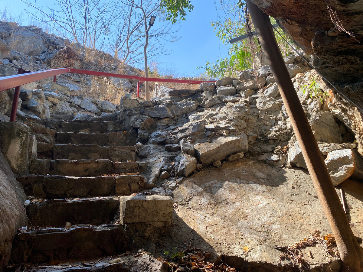 Скрытые пещеры. Пещера брокен хилл. Пещера шондонг вьетнам. Пещера шондонг. Пещера ласточкино гнездо мексика.