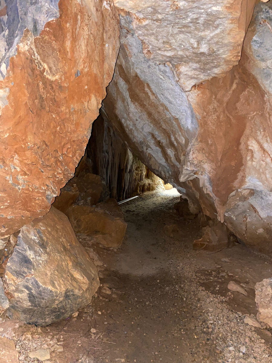 пещера хан сон дунг вьетнам. кунгурская пещера селенит. пещеры гроты ,сталактиты и сталагмиты. пещера крубера-воронья в абхазии. пещера крубера крым.