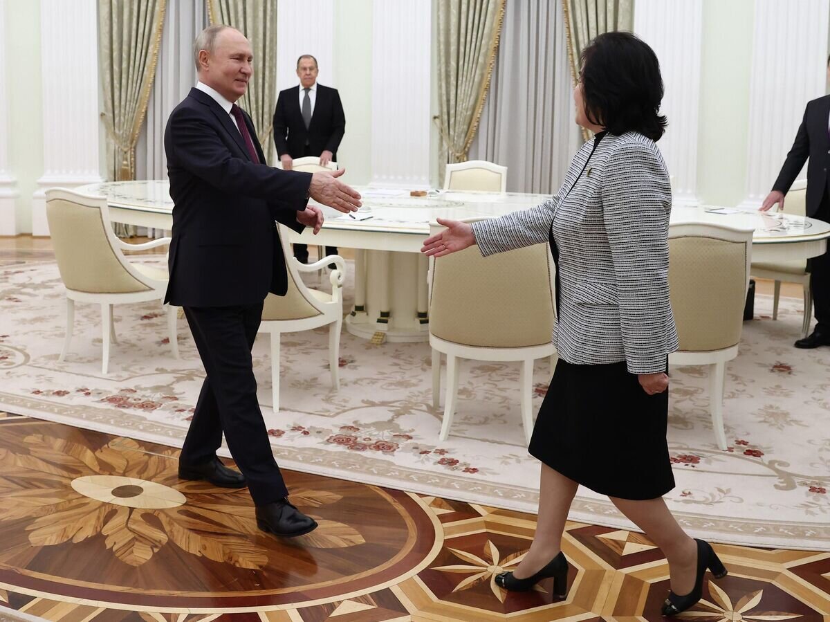    Президент РФ Владимир Путин и министр иностранных дел КНДР Цой Сон Хи во время встречи© РИА Новости / POOL