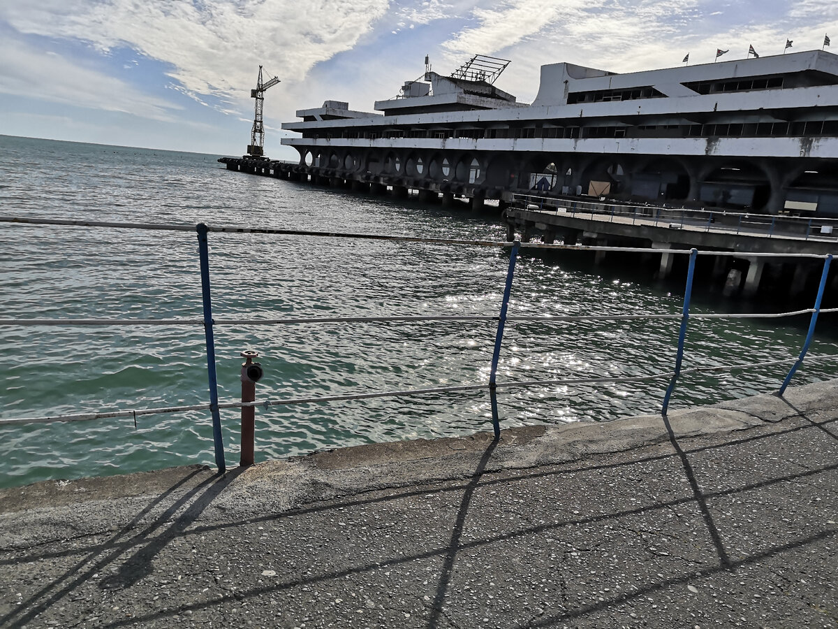 Сухум: благоустройство - не, не слышали. Фото автора