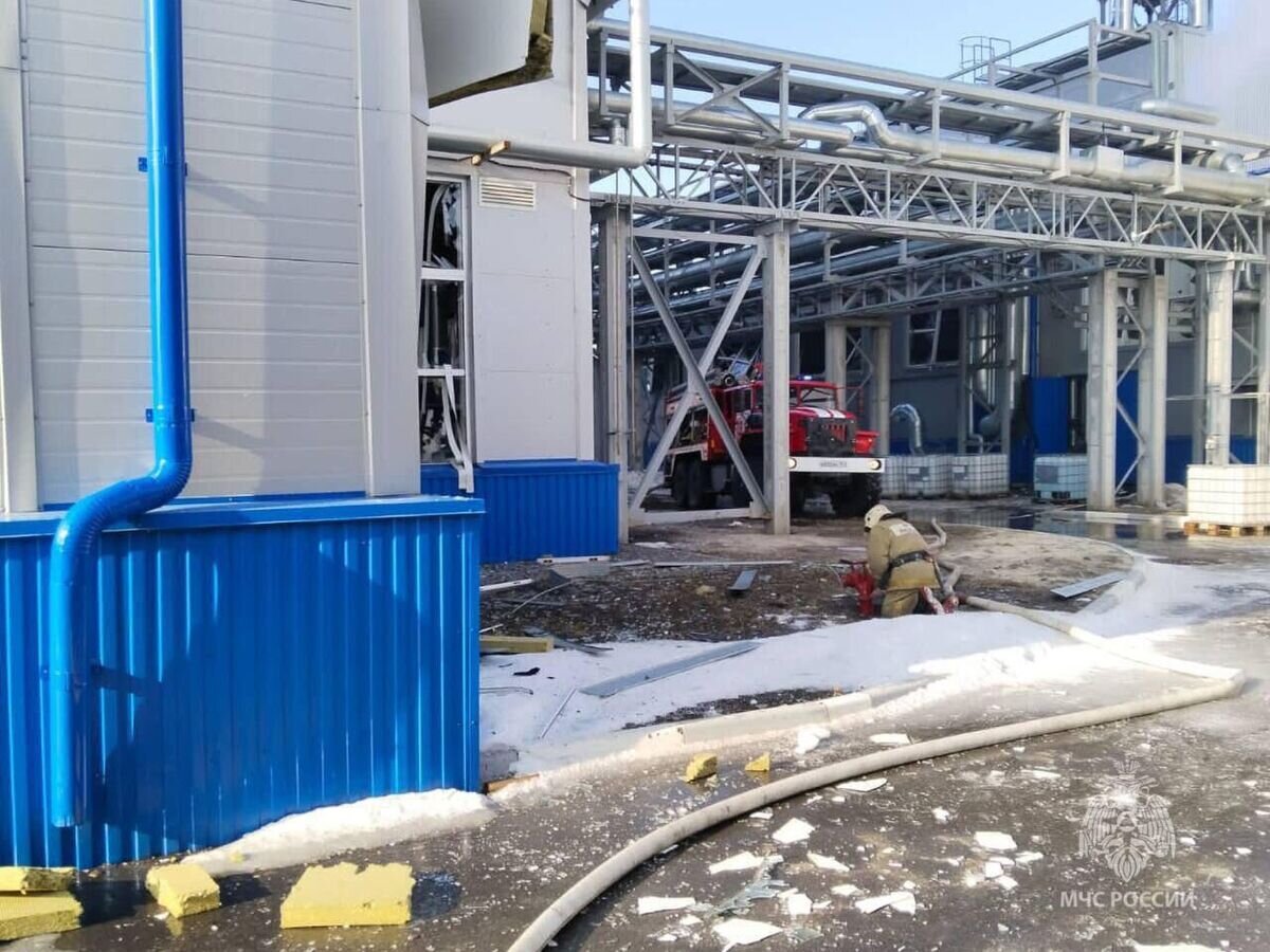    Место пожара на заводе по производству полиэфирного волокна "Авангард" в Шахтах в Ростовской области© Фото : Главное управление МЧС России по Ростовской области